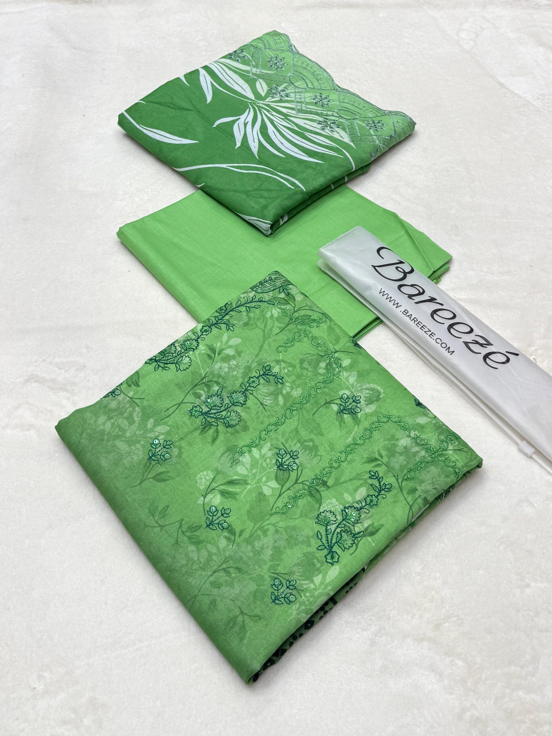 Bareeze Lawn image 1